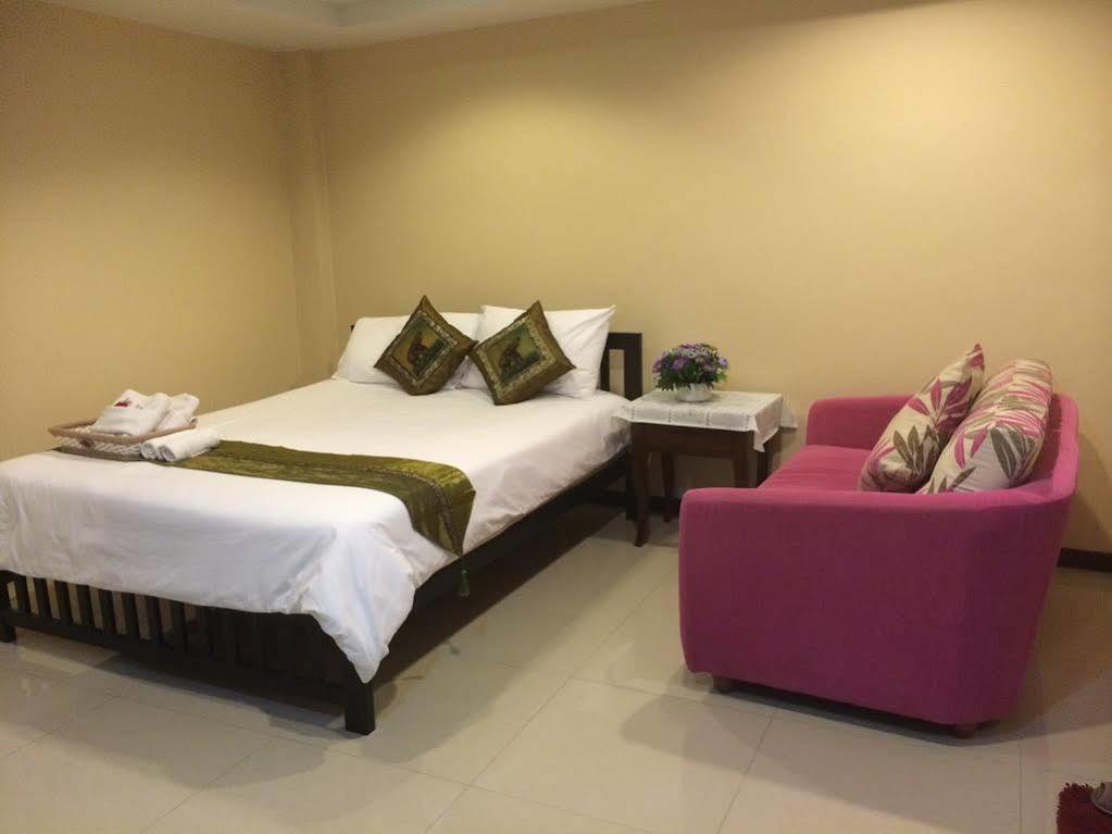 Joy House Jomtien Beach Exterior photo