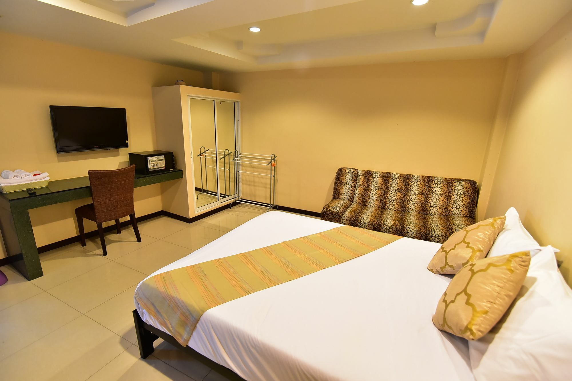 Joy House Jomtien Beach Exterior photo